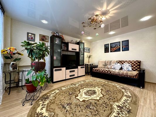 Продам трехкомнатную (3-комн.) квартиру, Физкультурников ул, 2, Киров г