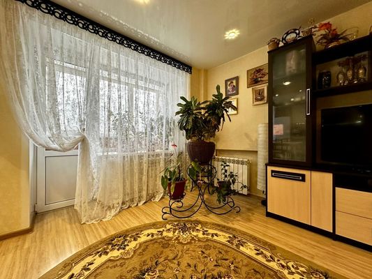 Продам трехкомнатную (3-комн.) квартиру, Физкультурников ул, 2, Киров г