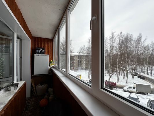 Продам трехкомнатную (3-комн.) квартиру, Физкультурников ул, 2, Киров г