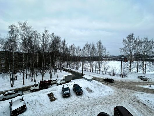 Продам трехкомнатную (3-комн.) квартиру, Физкультурников ул, 2, Киров г