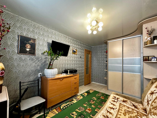 Продам трехкомнатную (3-комн.) квартиру, Физкультурников ул, 2, Киров г