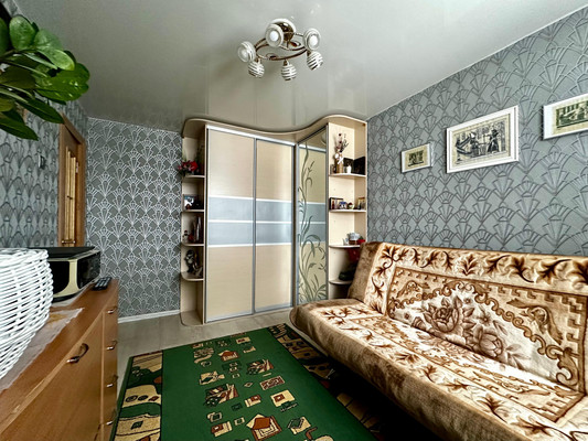 Продам трехкомнатную (3-комн.) квартиру, Физкультурников ул, 2, Киров г