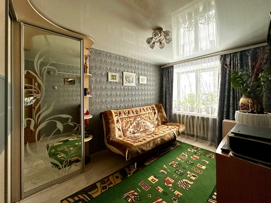 Продам трехкомнатную (3-комн.) квартиру, Физкультурников ул, 2, Киров г