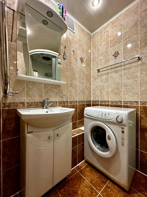 Продам трехкомнатную (3-комн.) квартиру, Физкультурников ул, 2, Киров г