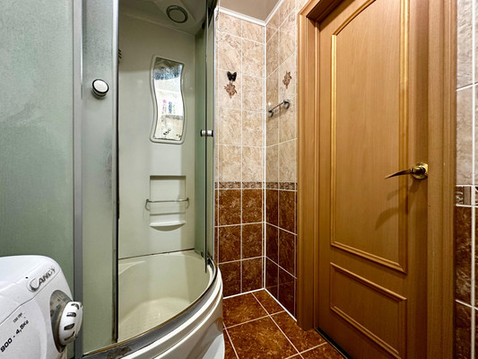Продам трехкомнатную (3-комн.) квартиру, Физкультурников ул, 2, Киров г