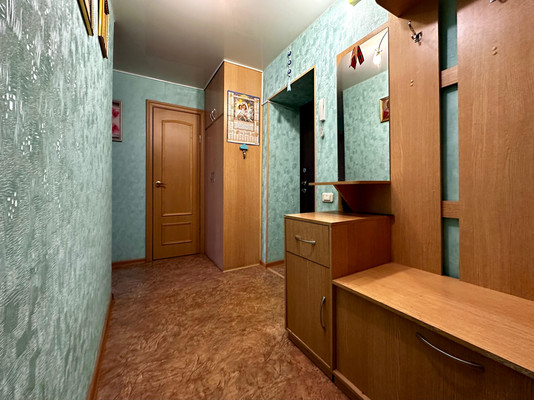 Продам трехкомнатную (3-комн.) квартиру, Физкультурников ул, 2, Киров г
