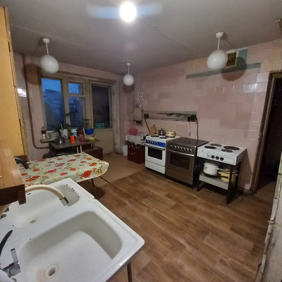 Продам комнату в 8-комн. квартире, 9 Января ул, 274, Воронеж г