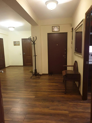 Продам трехкомнатную (3-комн.) квартиру, Бажова ул, 51, Екатеринбург г