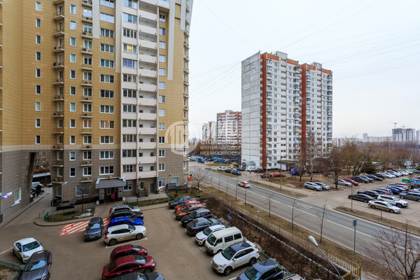 Продам двухкомнатную (2-комн.) квартиру, Яна Райниса б-р, 31, Москва г