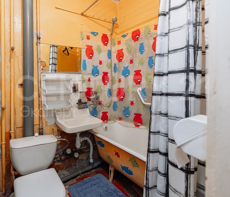 Продам трехкомнатную (3-комн.) квартиру, Чекистов ул, 9А , Калининград г