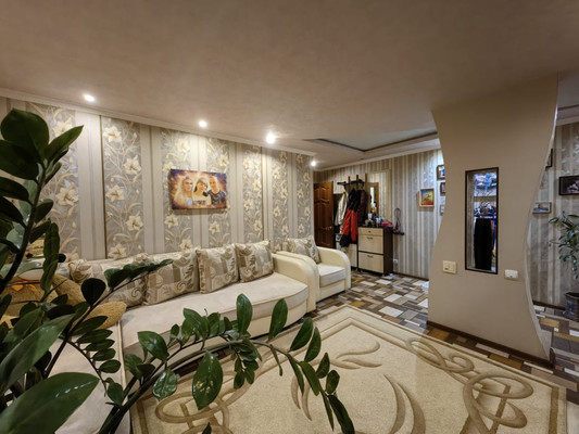 Продам трехкомнатную (3-комн.) квартиру, Строителей пр-кт, 2, Волгодонск г