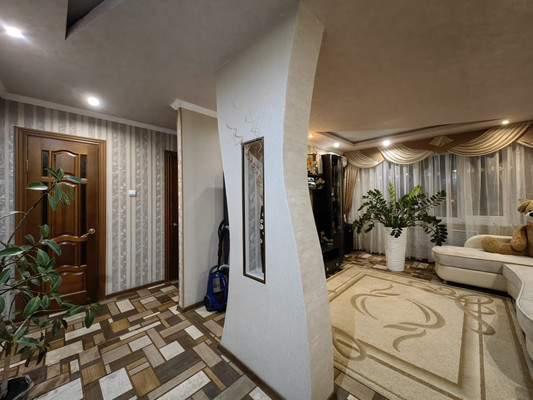 Продам трехкомнатную (3-комн.) квартиру, Строителей пр-кт, 2, Волгодонск г