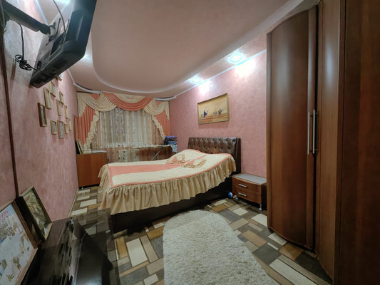 Продам трехкомнатную (3-комн.) квартиру, Строителей пр-кт, 2, Волгодонск г