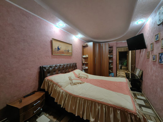 Продам трехкомнатную (3-комн.) квартиру, Строителей пр-кт, 2, Волгодонск г