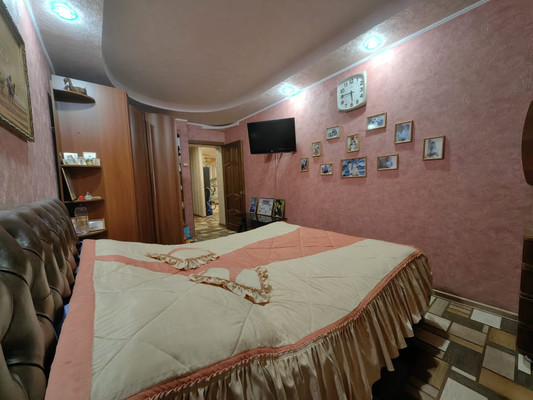 Продам трехкомнатную (3-комн.) квартиру, Строителей пр-кт, 2, Волгодонск г