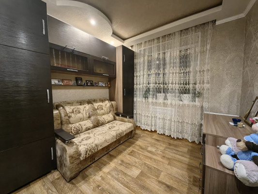 Продам трехкомнатную (3-комн.) квартиру, Строителей пр-кт, 2, Волгодонск г