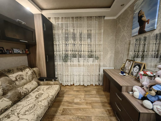 Продам трехкомнатную (3-комн.) квартиру, Строителей пр-кт, 2, Волгодонск г