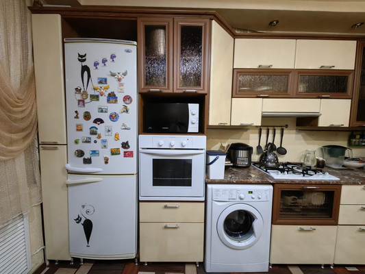 Продам трехкомнатную (3-комн.) квартиру, Строителей пр-кт, 2, Волгодонск г