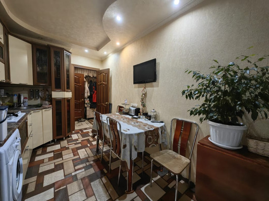 Продам трехкомнатную (3-комн.) квартиру, Строителей пр-кт, 2, Волгодонск г