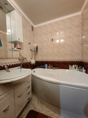 Продам трехкомнатную (3-комн.) квартиру, Строителей пр-кт, 2, Волгодонск г