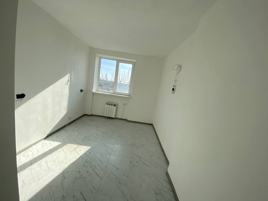 Продам двухкомнатную (2-комн.) квартиру, Строителей ул, 43а, Тепловка с