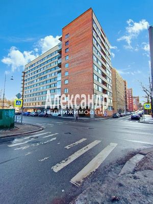 Продам трехкомнатную (3-комн.) квартиру, Кутузова б-р, д. 11, Выборг г