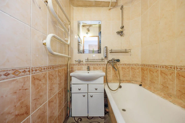 Продам трехкомнатную (3-комн.) квартиру, 22 съезда КПСС ул, 43, Брянск г