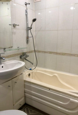 Продам двухкомнатную (2-комн.) квартиру, Первомайская ул, 69, Иркутск г