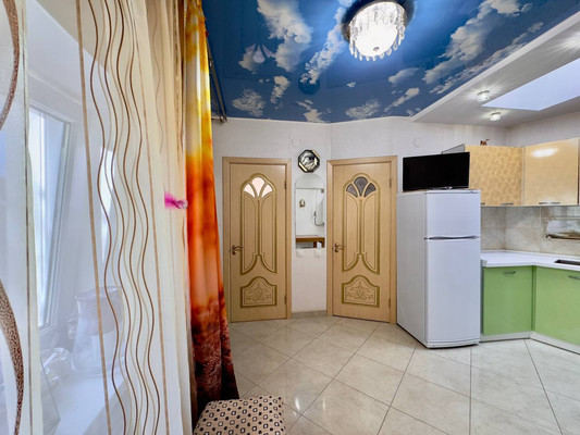 Продам двухкомнатную (2-комн.) квартиру, Черноморская ул, 9, Симферополь г