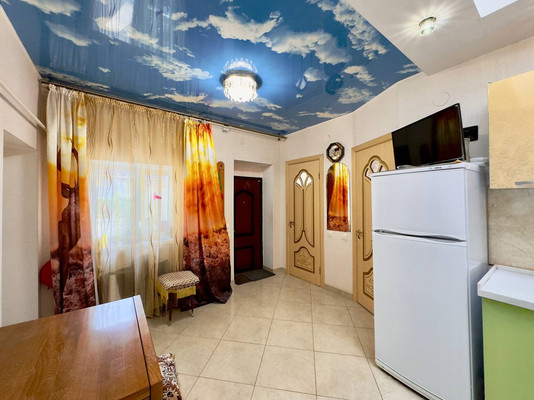 Продам двухкомнатную (2-комн.) квартиру, Черноморская ул, 9, Симферополь г