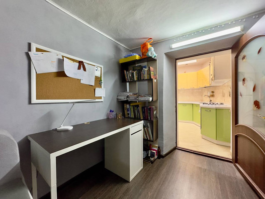 Продам двухкомнатную (2-комн.) квартиру, Черноморская ул, 9, Симферополь г