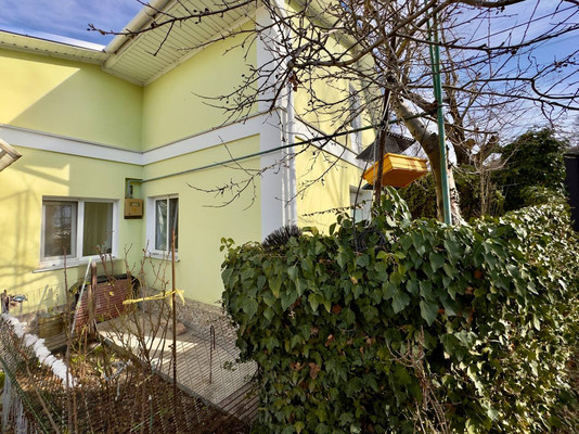 Продам двухкомнатную (2-комн.) квартиру, Черноморская ул, 9, Симферополь г