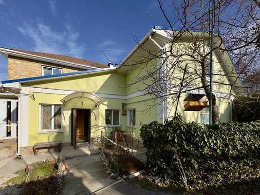 Продам двухкомнатную (2-комн.) квартиру, Черноморская ул, 9, Симферополь г