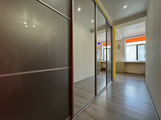Продам многокомнатную квартиру, Фруктовая ул, 25б, Симферополь г