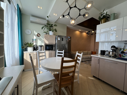 Продам многокомнатную квартиру, Фруктовая ул, 25б, Симферополь г