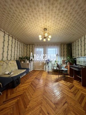 Продам трехкомнатную (3-комн.) квартиру, 18, Лесное п