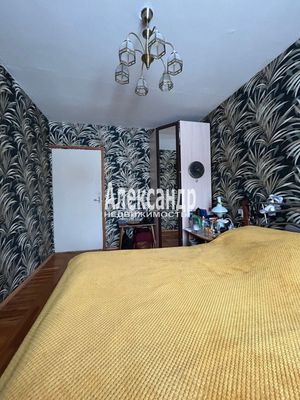 Продам трехкомнатную (3-комн.) квартиру, 18, Лесное п