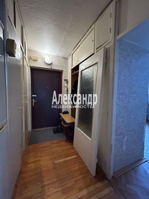 Продам трехкомнатную (3-комн.) квартиру, 18, Лесное п