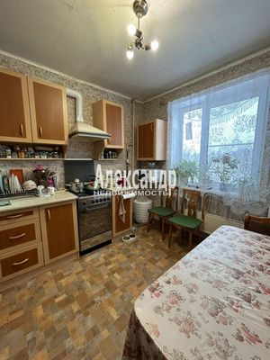 Продам трехкомнатную (3-комн.) квартиру, 18, Лесное п