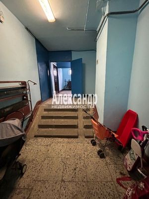 Продам трехкомнатную (3-комн.) квартиру, 18, Лесное п