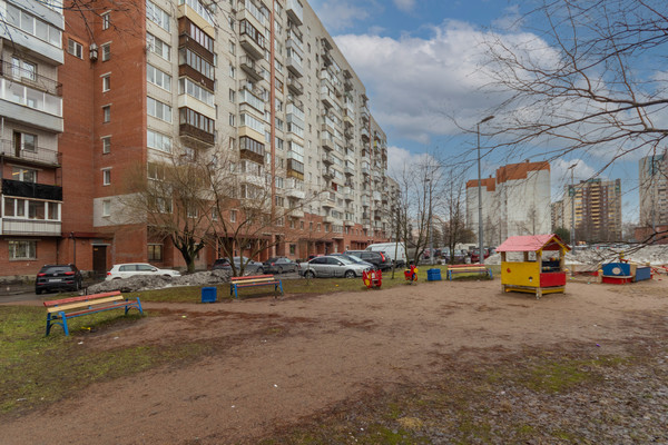 Продам трехкомнатную (3-комн.) квартиру, Авиаконструкторов пр-кт, 38к1, Санкт-Петербург г