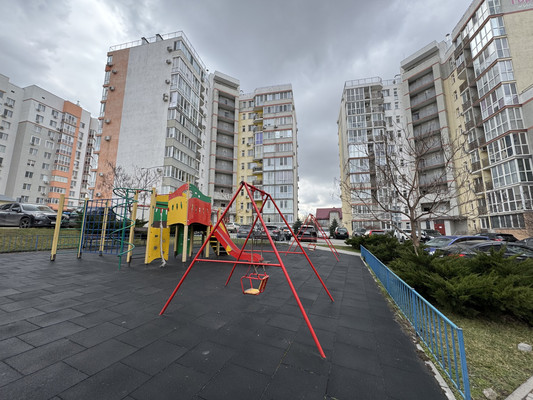 Продам трехкомнатную (3-комн.) квартиру, Батурина ул, 93, Симферополь г