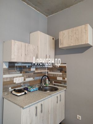 Продам однокомнатную (1-комн.) квартиру, Парковая ул, 18к5, Петергоф г