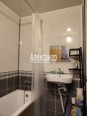 Продам однокомнатную (1-комн.) квартиру, Парковая ул, 18к5, Петергоф г