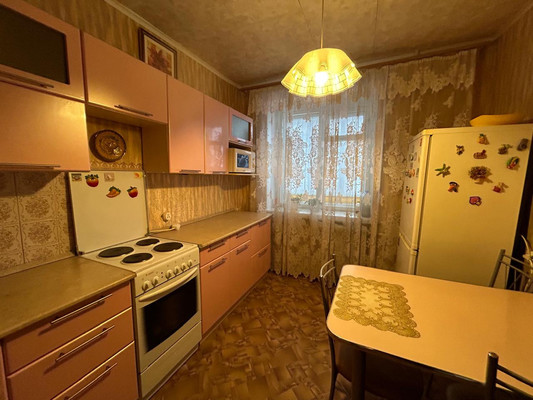 Продам двухкомнатную (2-комн.) квартиру, Маршала Чуйкова ул, 5, Казань г