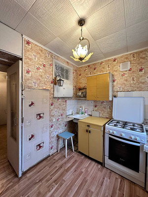 Продам двухкомнатную (2-комн.) квартиру, 35-й мкр, 10, Октябрьский г
