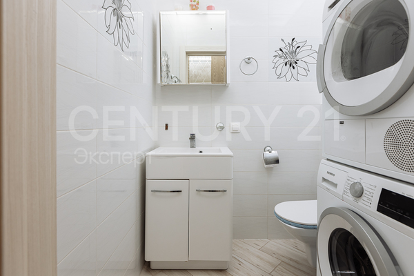 Продам трехкомнатную (3-комн.) квартиру, Пугачева ул, 20А , Зеленоградск г