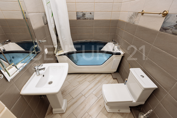Продам трехкомнатную (3-комн.) квартиру, Пугачева ул, 20А , Зеленоградск г