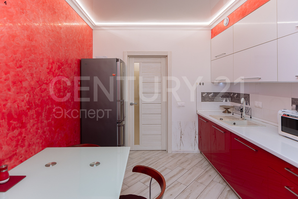 Продам трехкомнатную (3-комн.) квартиру, Пугачева ул, 20А , Зеленоградск г