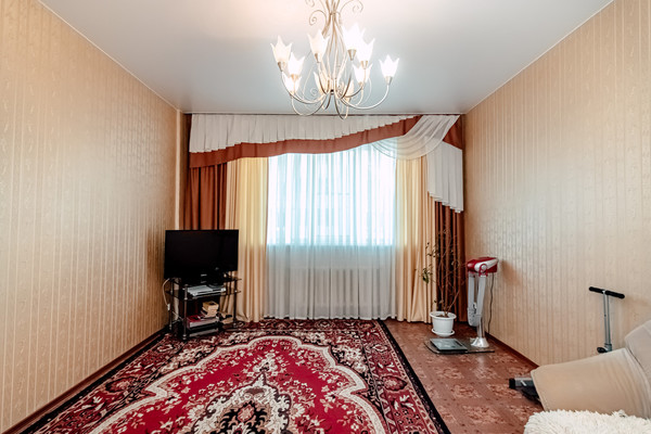 Продам трехкомнатную (3-комн.) квартиру, Зеленодольская ул, 1, Ханты-Мансийск г